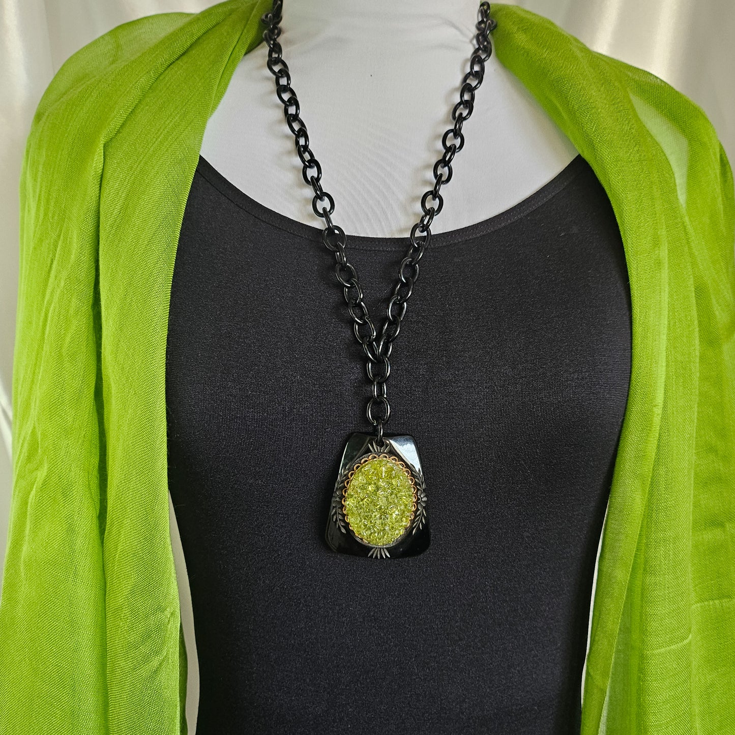 Black Vintage Plastic Chain & Peridot Cameo Pendant Necklace