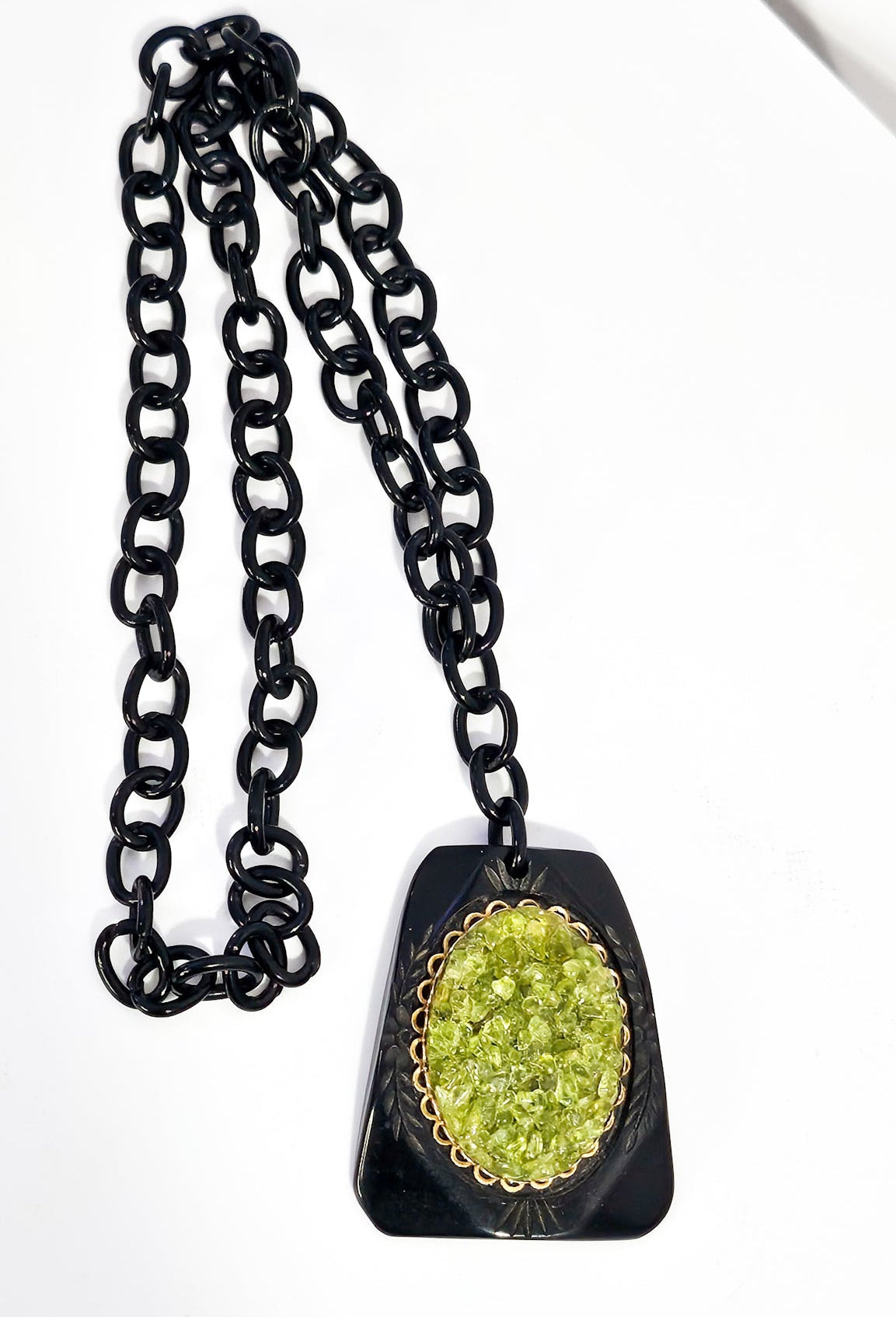 Black Early Plastic Chain & Peridot Cameo Pendant Necklace | Art Deco Style Jewelry