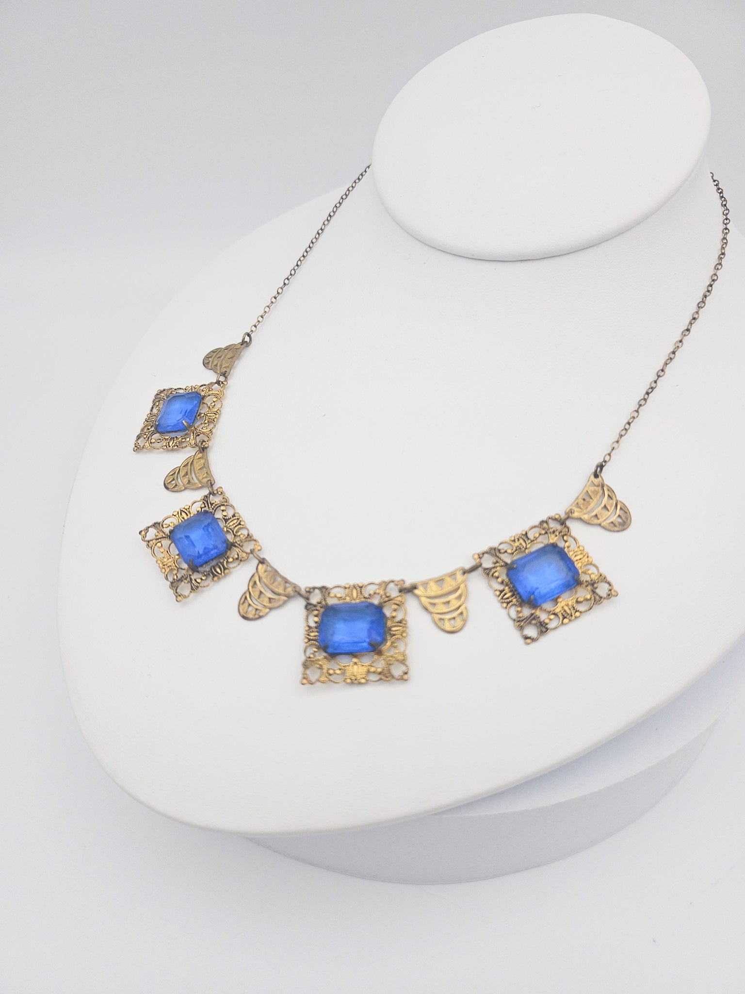 Art Deco Blue Glass Filigree Necklace - necklace detail