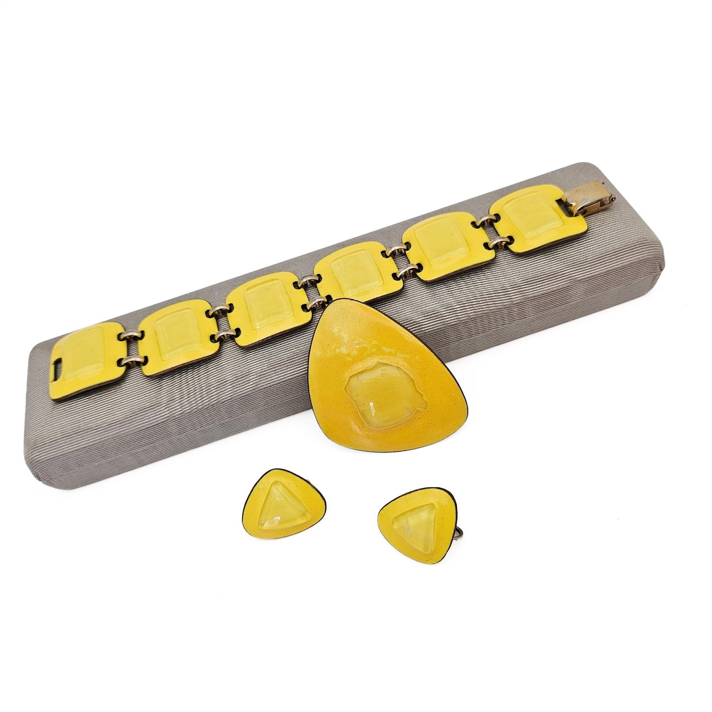 Kay Den Signed Yellow Enamel & Glass on Copper 3-Piece Modernist Set - jewelry set detail