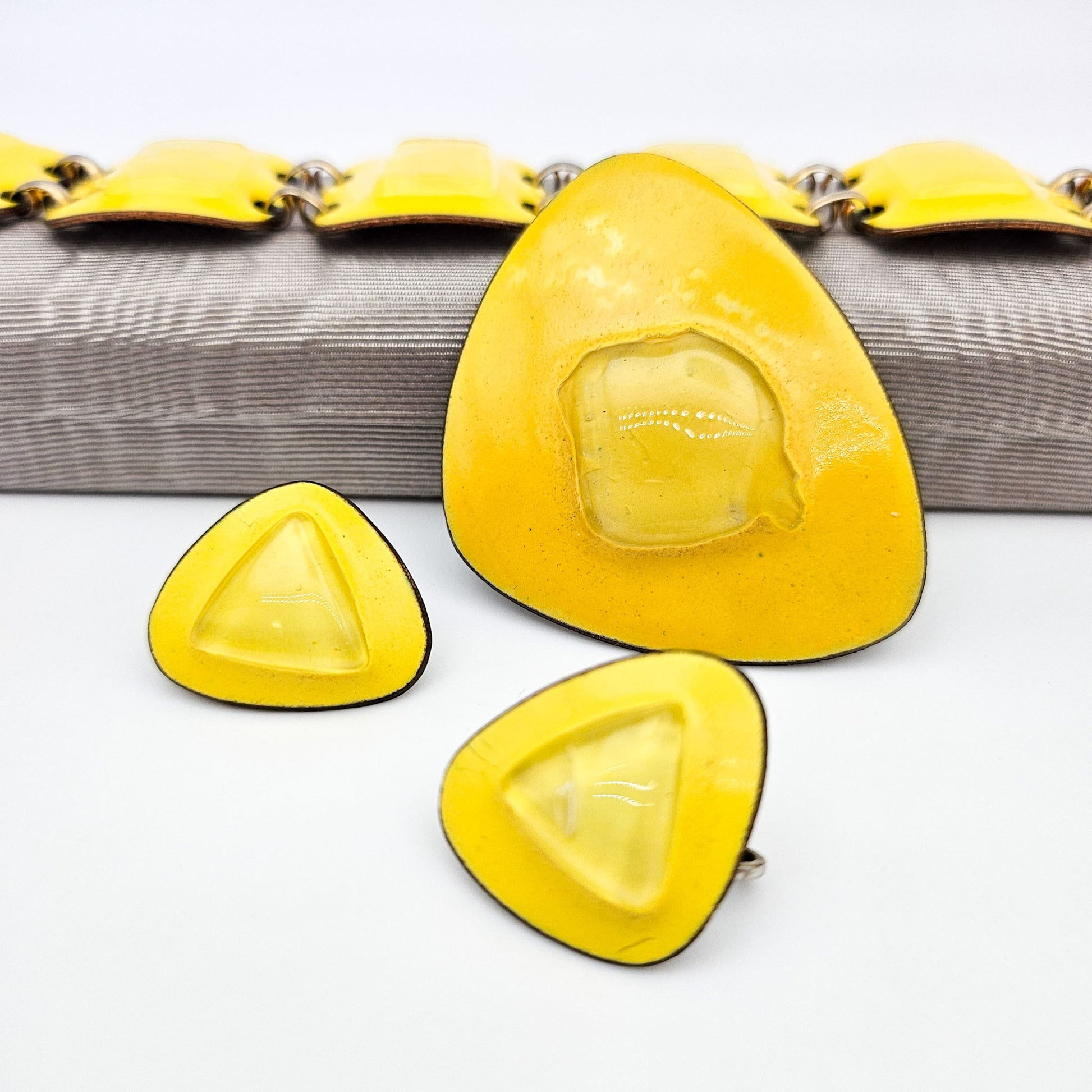 Kay Den Signed Yellow Enamel & Glass on Copper 3-Piece Modernist Set - jewelry set detail