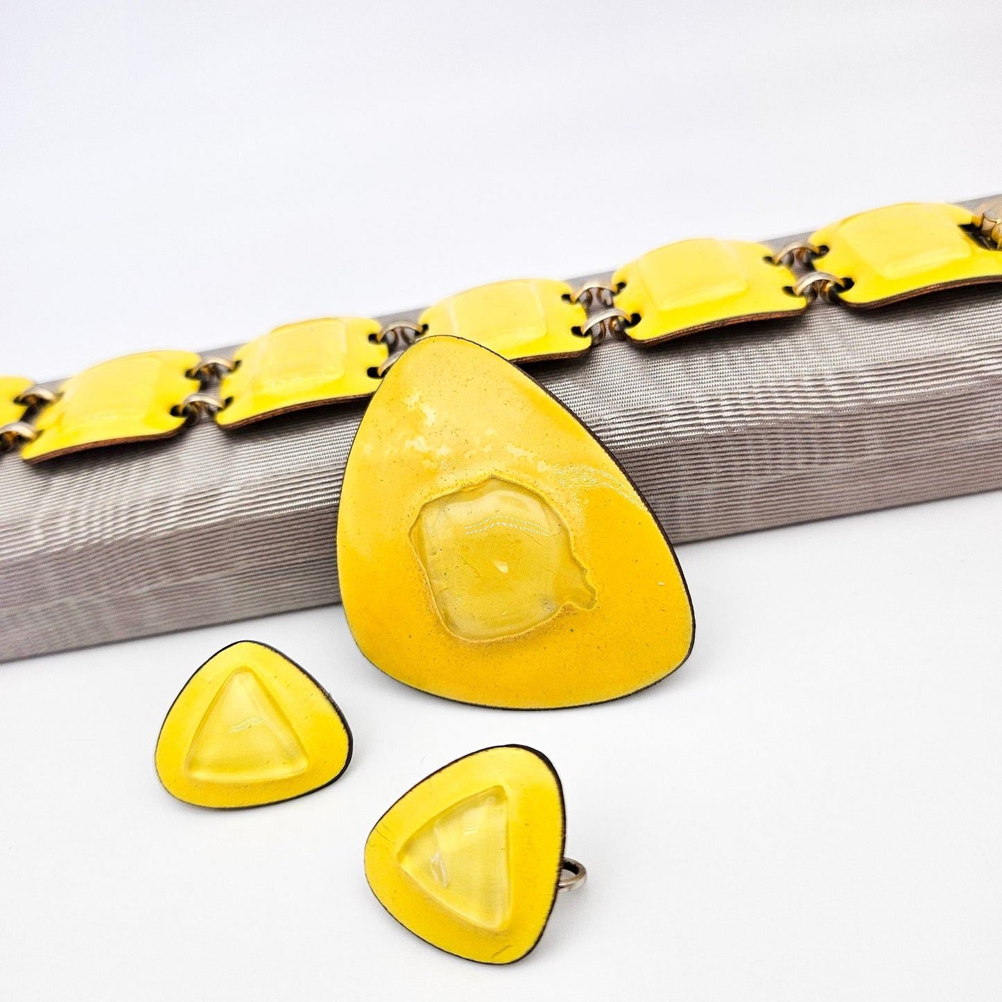 Kay Den Signed Yellow Enamel & Glass on Copper 3-Piece Modernist Set - jewelry set detail