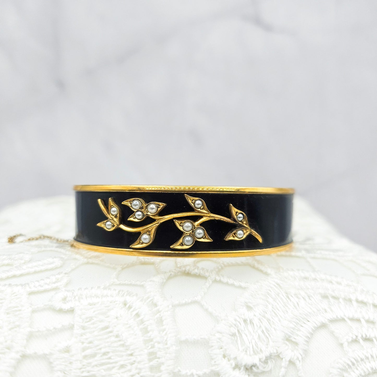 1930s Binder Brothers Rolled Gold Bracelet - bracelet detail