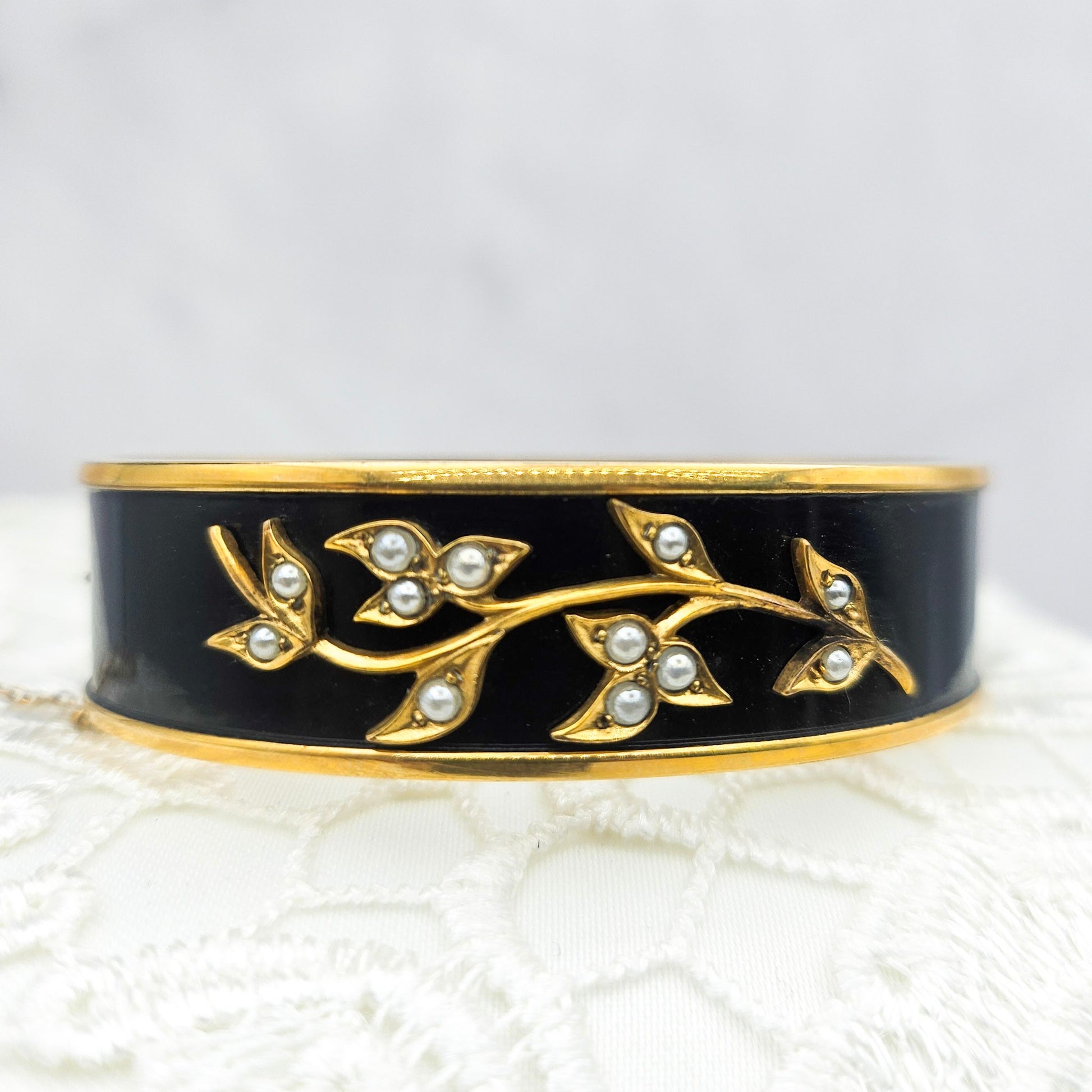 1930s Binder Brothers Rolled Gold Bracelet - bracelet detail