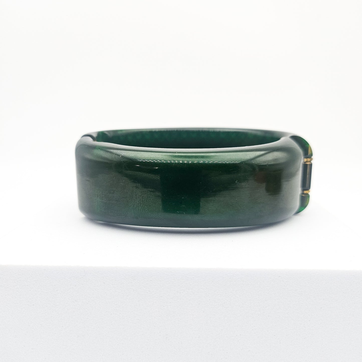 Green & Gold Bakelite Clamper Bangle - bangle bracelet detail