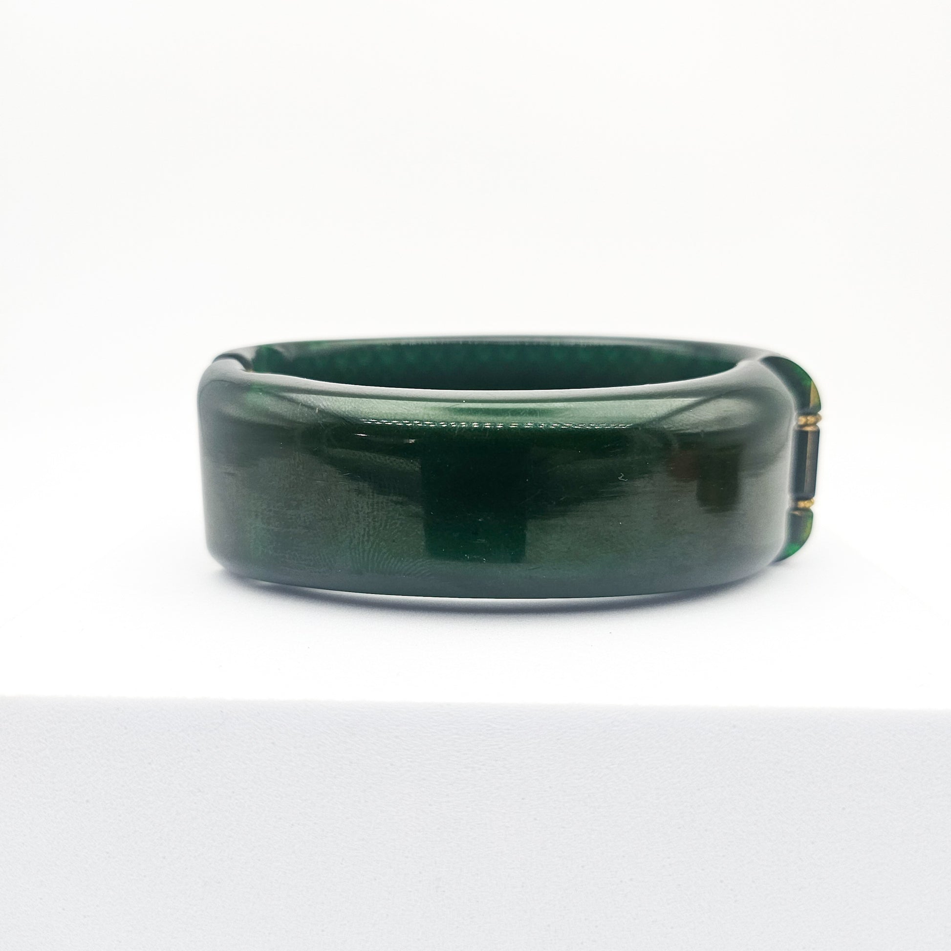 Green & Gold Bakelite Clamper Bangle - bangle bracelet detail