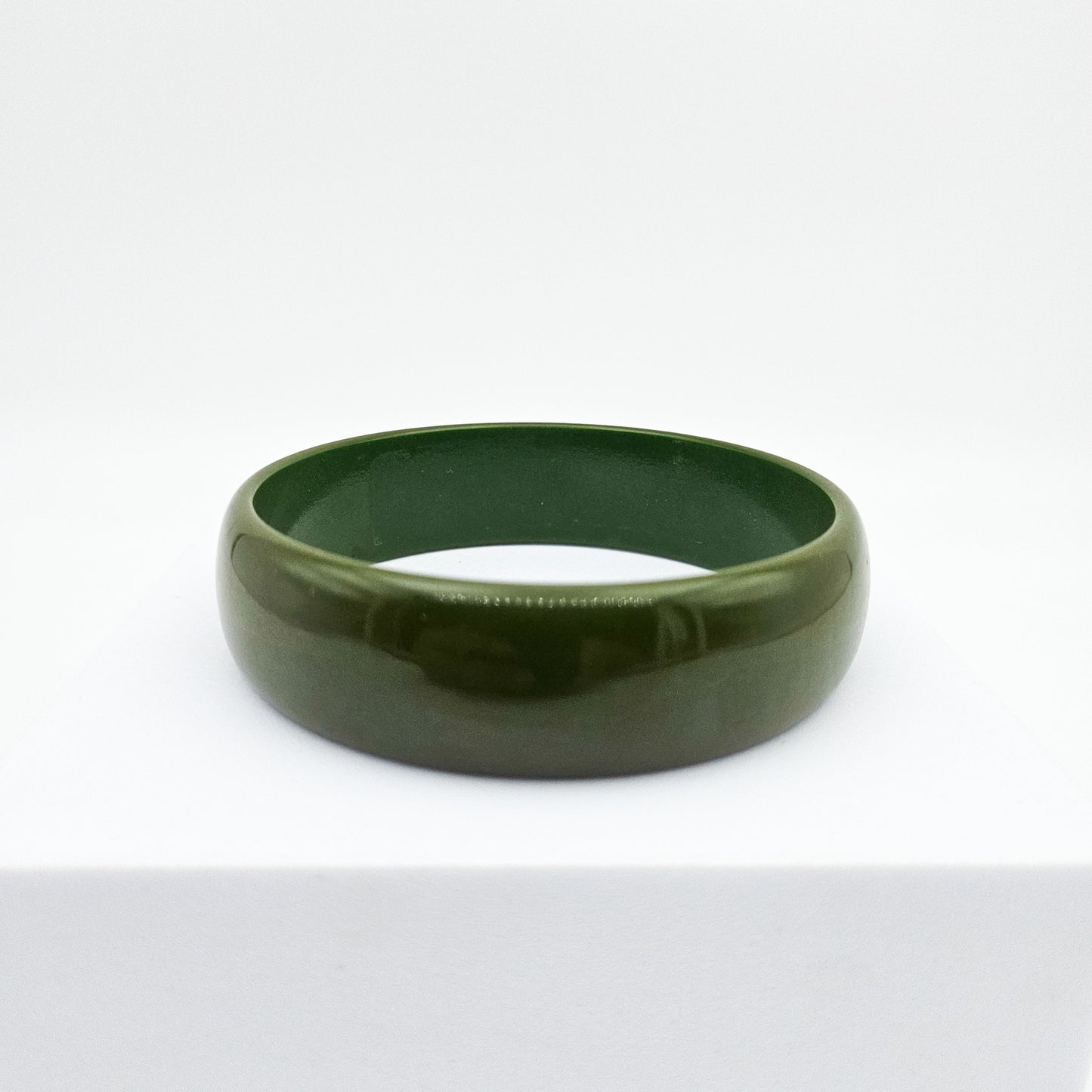 Spinach Green Medium-Wide Bakelite Bangle - bangle bracelet detail