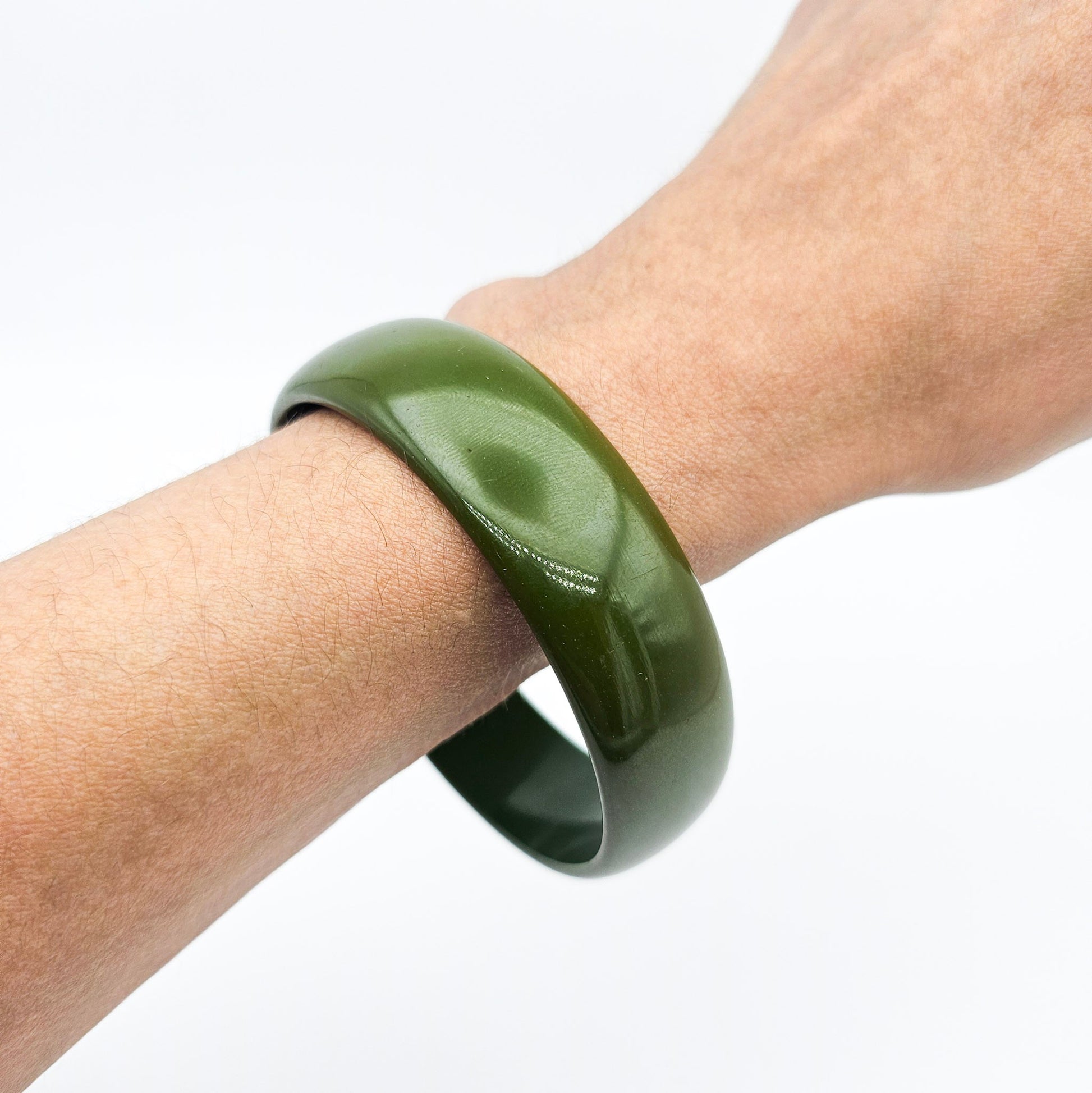 Spinach Green Medium-Wide Bakelite Bangle - bangle bracelet detail