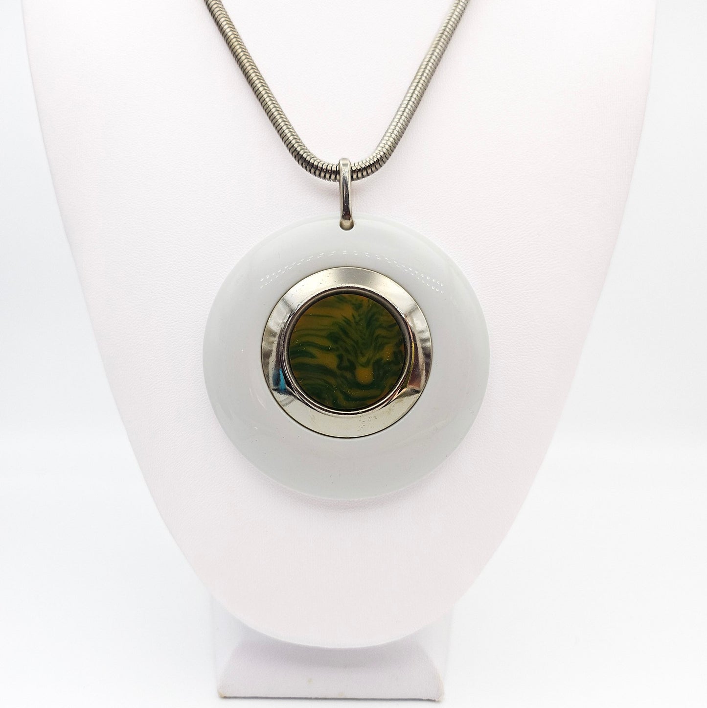 White Medallion & Tested Bakelite Retro Necklace | Vintage Statement Jewelry