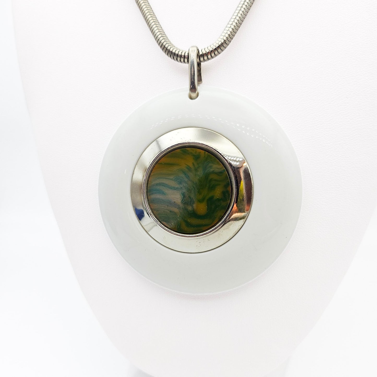 White Medallion & Tested Bakelite Retro Necklace | Vintage Statement Jewelry