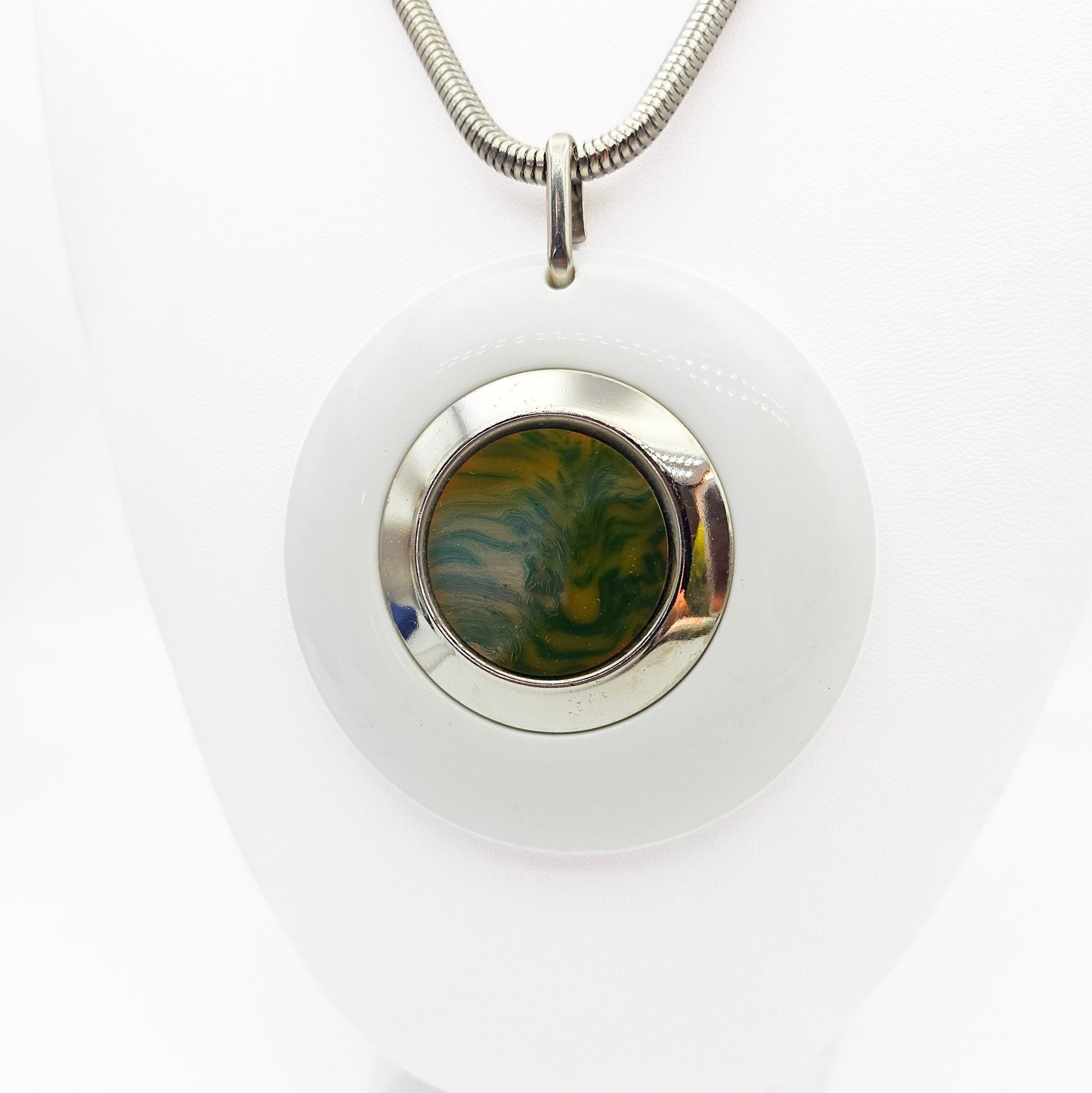 White Medallion & Tested Bakelite Retro Necklace | Vintage Statement Jewelry