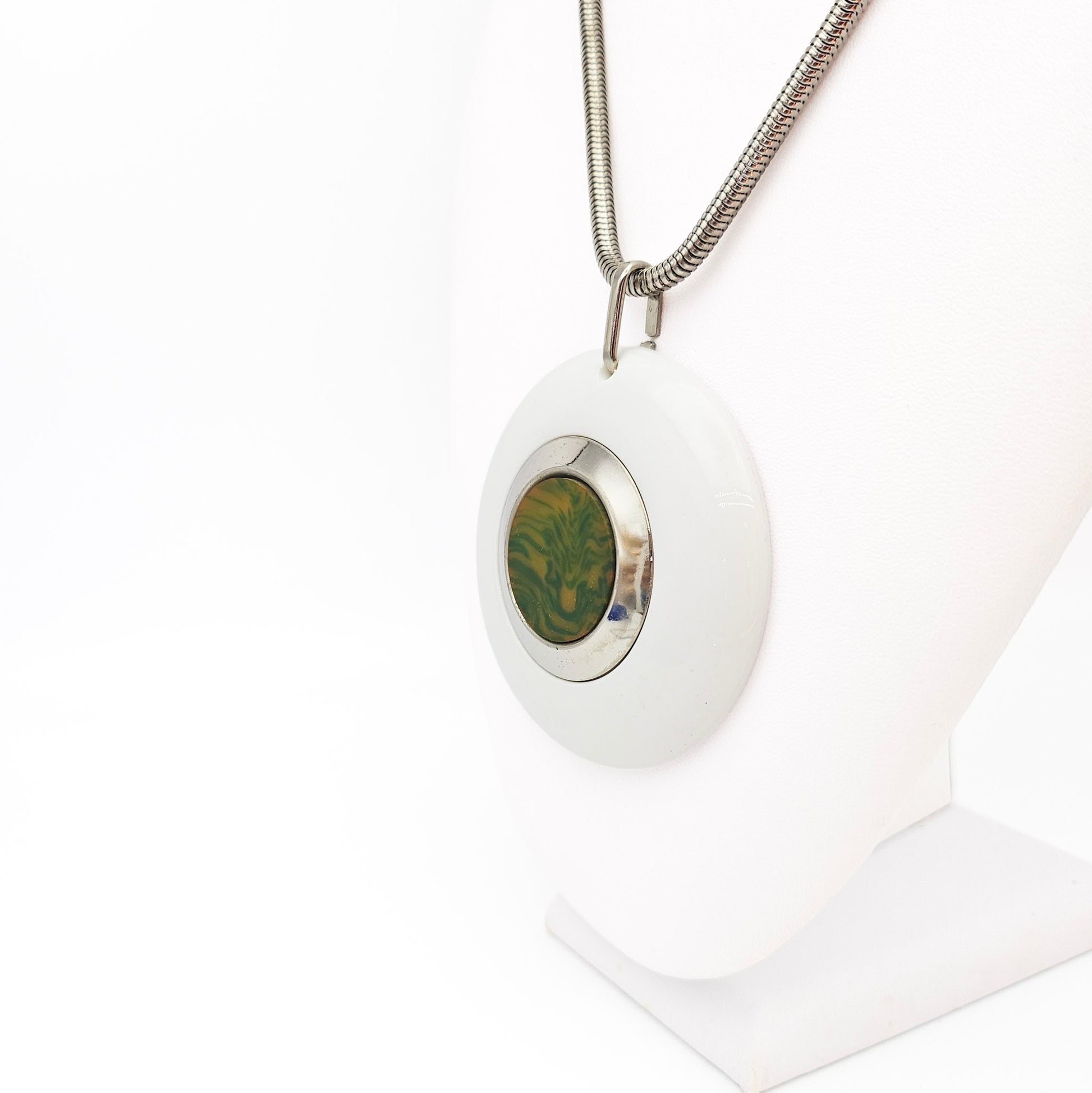 White Medallion & Tested Bakelite Retro Necklace | Vintage Statement Jewelry
