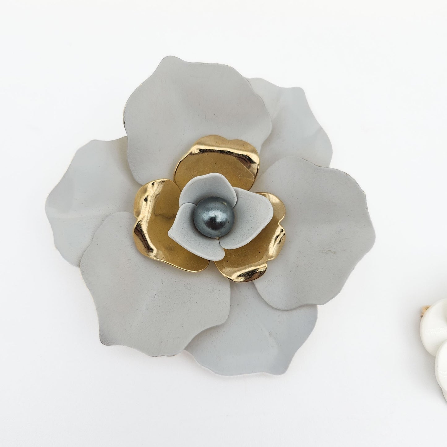 Signed Sarah Coventry White Enamel Flower Brooch Set