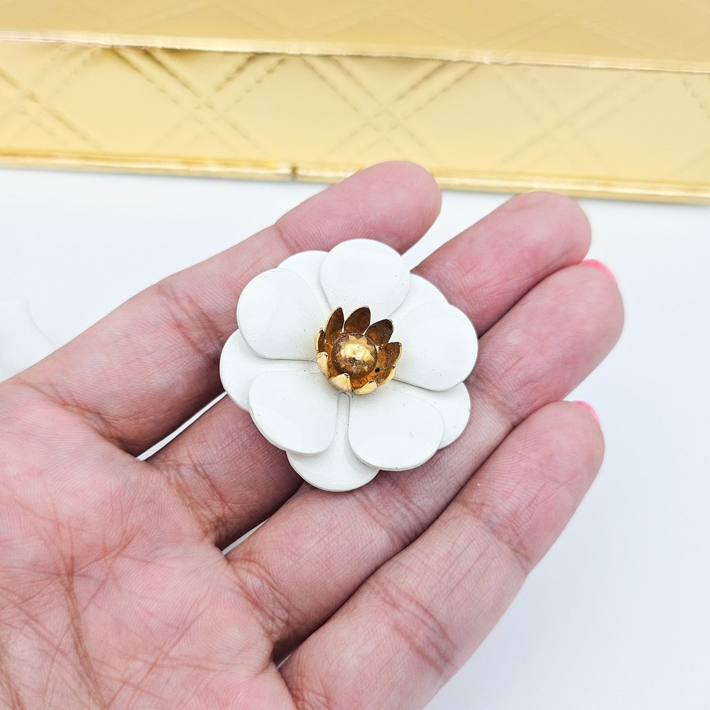 Signed Sarah Coventry White Enamel Flower Brooch Set